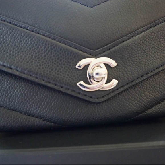 CHANEL Chevron V Stitch Chain Shoulder Bag Leather Black - Picture 6 of 14